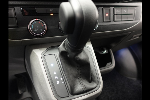 Volkswagen Transporter 2.0 TDI L2H1 28 Highline Automaat Camera | Airco | Cruise control | Navigatie | Trekhaak | Lichtmetalen velgen | Apple Carplay/ Android Auto | LED