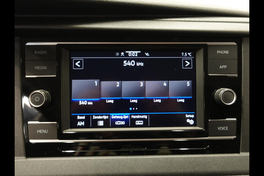 Volkswagen Transporter 2.0 TDI L2H1 28 Highline Automaat Camera | Airco | Cruise control | Navigatie | Trekhaak | Lichtmetalen velgen | Apple Carplay/ Android Auto | LED