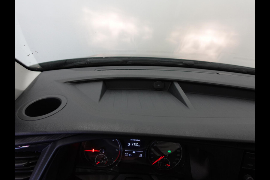 Volkswagen Transporter 2.0 TDI L2H1 28 Highline Automaat Camera | Airco | Cruise control | Navigatie | Trekhaak | Lichtmetalen velgen | Apple Carplay/ Android Auto | LED