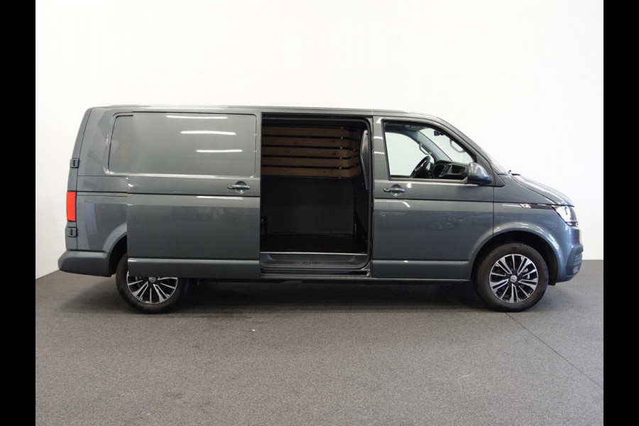 Volkswagen Transporter 2.0 TDI L2H1 28 Highline Automaat Camera | Airco | Cruise control | Navigatie | Trekhaak | Lichtmetalen velgen | Apple Carplay/ Android Auto | LED