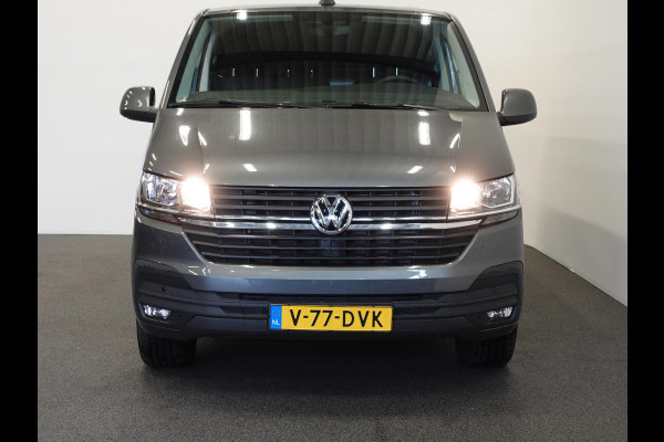 Volkswagen Transporter 2.0 TDI L2H1 28 Highline Automaat Camera | Airco | Cruise control | Navigatie | Trekhaak | Lichtmetalen velgen | Apple Carplay/ Android Auto | LED