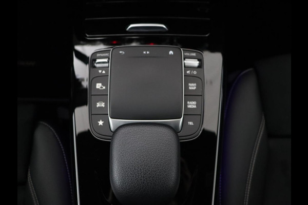 Mercedes-Benz A-Klasse 250e AMG Night | Burmester Surround | Carplay | Stoelverwarming | Widescreen | Leder/Alcantara | Camera | Sfeerverlichting | Navigatie | Park Assist | PHEV | Plug In