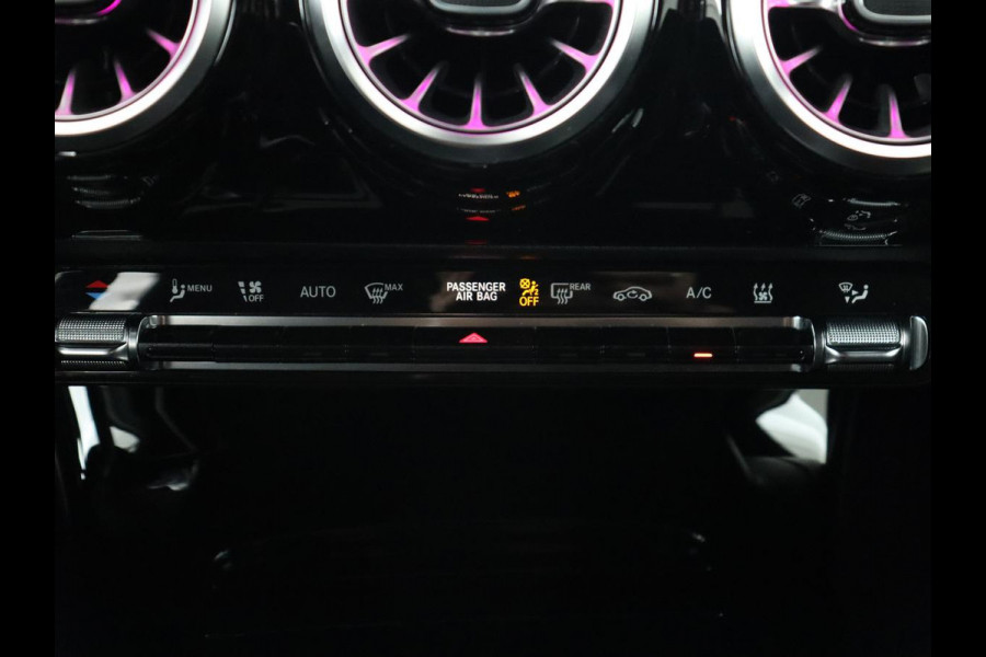 Mercedes-Benz A-Klasse 250e AMG Night | Burmester Surround | Carplay | Stoelverwarming | Widescreen | Leder/Alcantara | Camera | Sfeerverlichting | Navigatie | Park Assist | PHEV | Plug In