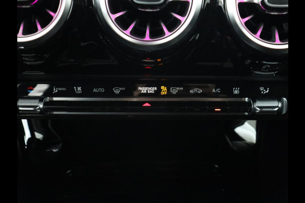Mercedes-Benz A-Klasse 250e AMG Night | Burmester Surround | Carplay | Stoelverwarming | Widescreen | Leder/Alcantara | Camera | Sfeerverlichting | Navigatie | Park Assist | PHEV | Plug In