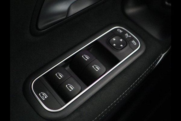 Mercedes-Benz A-Klasse 250e AMG Night | Burmester Surround | Carplay | Stoelverwarming | Widescreen | Leder/Alcantara | Camera | Sfeerverlichting | Navigatie | Park Assist | PHEV | Plug In