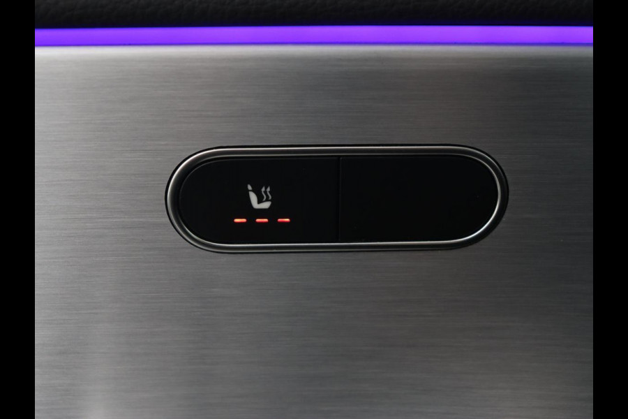 Mercedes-Benz A-Klasse 250e AMG Night | Burmester Surround | Carplay | Stoelverwarming | Widescreen | Leder/Alcantara | Camera | Sfeerverlichting | Navigatie | Park Assist | PHEV | Plug In