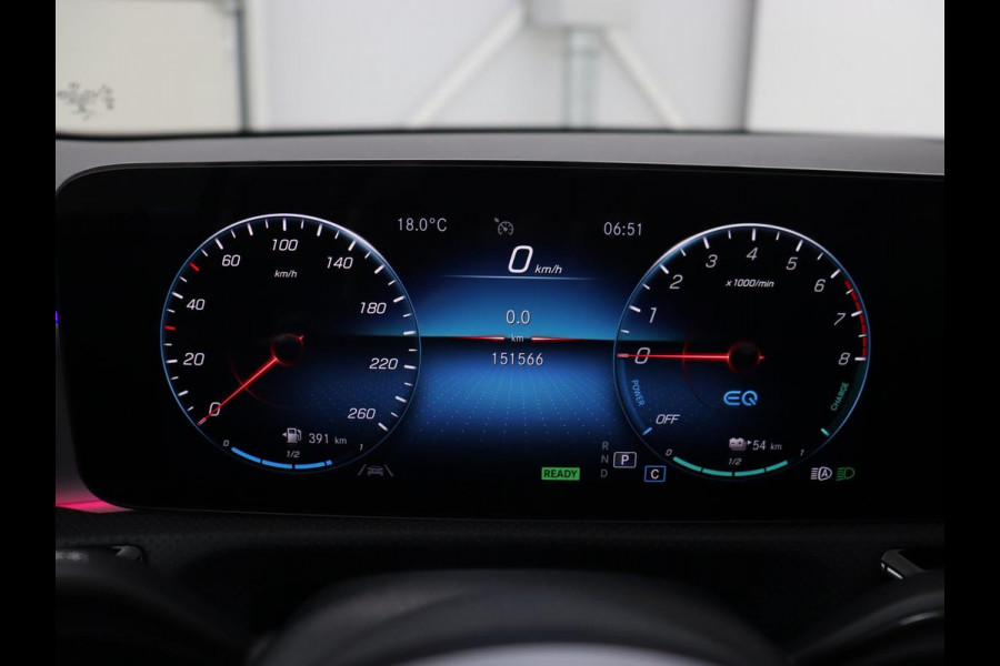Mercedes-Benz A-Klasse 250e AMG Night | Burmester Surround | Carplay | Stoelverwarming | Widescreen | Leder/Alcantara | Camera | Sfeerverlichting | Navigatie | Park Assist | PHEV | Plug In