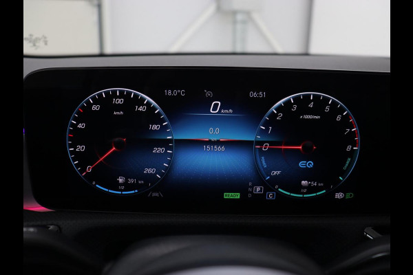 Mercedes-Benz A-Klasse 250e AMG Night | Burmester Surround | Carplay | Stoelverwarming | Widescreen | Leder/Alcantara | Camera | Sfeerverlichting | Navigatie | Park Assist | PHEV | Plug In