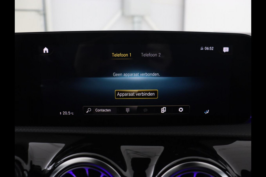 Mercedes-Benz A-Klasse 250e AMG Night | Burmester Surround | Carplay | Stoelverwarming | Widescreen | Leder/Alcantara | Camera | Sfeerverlichting | Navigatie | Park Assist | PHEV | Plug In