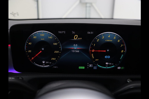 Mercedes-Benz A-Klasse 250e AMG Night | Burmester Surround | Carplay | Stoelverwarming | Widescreen | Leder/Alcantara | Camera | Sfeerverlichting | Navigatie | Park Assist | PHEV | Plug In