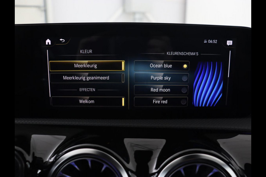 Mercedes-Benz A-Klasse 250e AMG Night | Burmester Surround | Carplay | Stoelverwarming | Widescreen | Leder/Alcantara | Camera | Sfeerverlichting | Navigatie | Park Assist | PHEV | Plug In