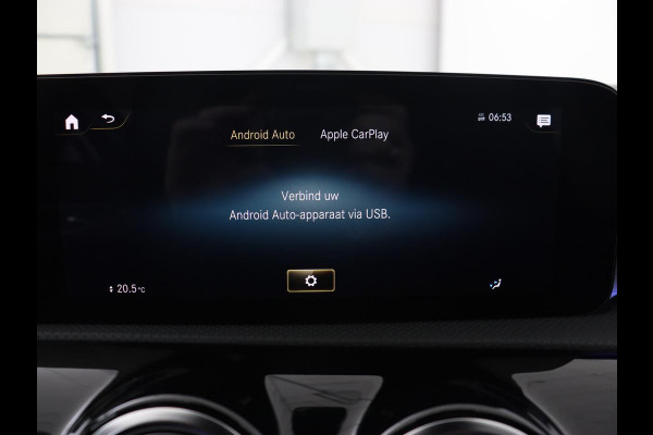 Mercedes-Benz A-Klasse 250e AMG Night | Burmester Surround | Carplay | Stoelverwarming | Widescreen | Leder/Alcantara | Camera | Sfeerverlichting | Navigatie | Park Assist | PHEV | Plug In