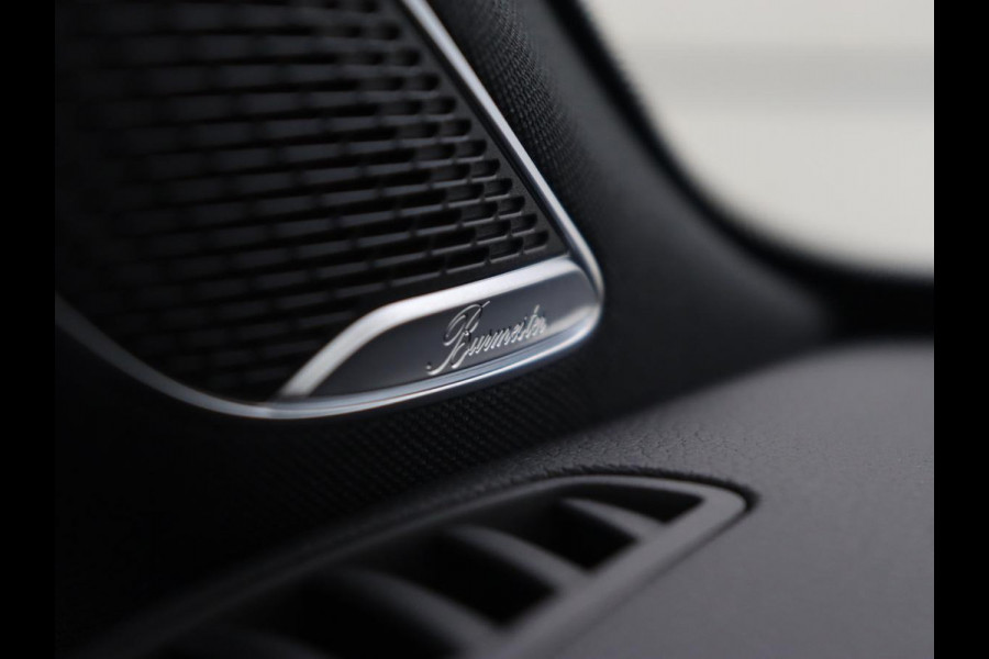Mercedes-Benz A-Klasse 250e AMG Night | Burmester Surround | Carplay | Stoelverwarming | Widescreen | Leder/Alcantara | Camera | Sfeerverlichting | Navigatie | Park Assist | PHEV | Plug In