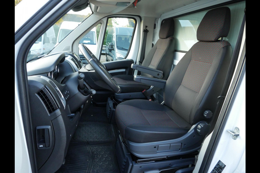 Opel Movano Opel Movano 2.2D 165PK, Meubelbak, Laadlift, Laadbak: L*B*H = 375*210*215 / Lading vastzetrail op 100 cm met 1 vastzetstang, Zijdeur rechtsachter Laadklep D'Hollandia 750 KG, plateau van 160 cm en met afstandsbediening en rolstops