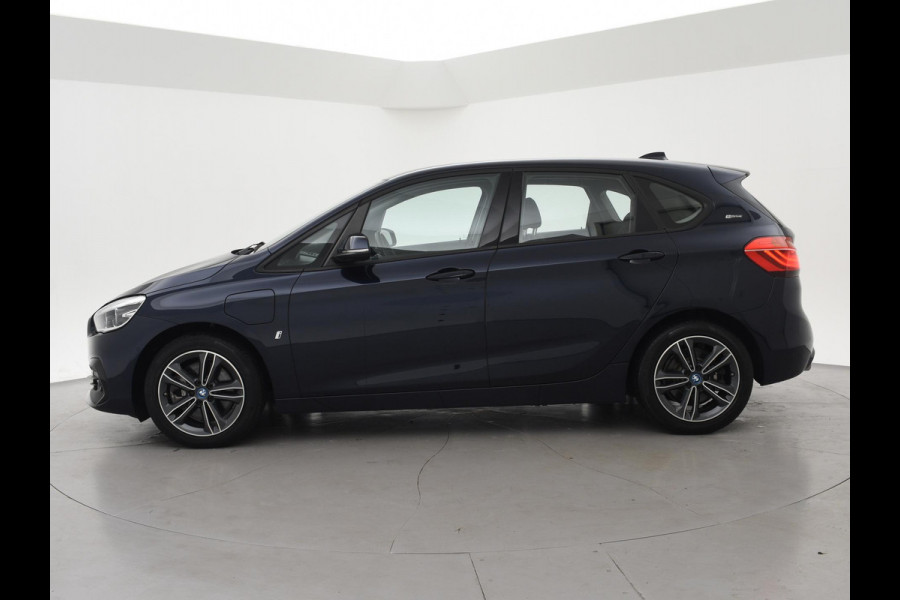 BMW 2 Serie Active Tourer 225xe 224 PK XDRIVE PLUG-IN HYBRID + STOELVERWARMING / AFN. TREKHAAK / NAVIGATIE