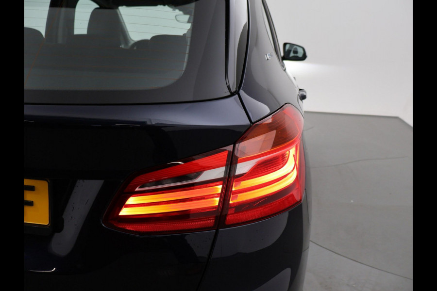 BMW 2 Serie Active Tourer 225xe 224 PK XDRIVE PLUG-IN HYBRID + STOELVERWARMING / AFN. TREKHAAK / NAVIGATIE