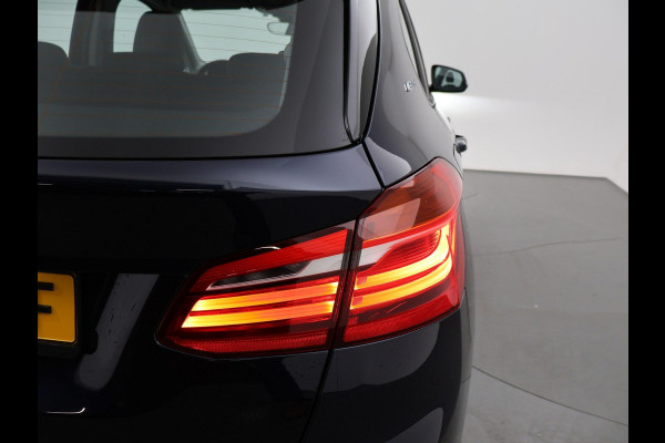 BMW 2 Serie Active Tourer 225xe 224 PK XDRIVE PLUG-IN HYBRID + STOELVERWARMING / AFN. TREKHAAK / NAVIGATIE