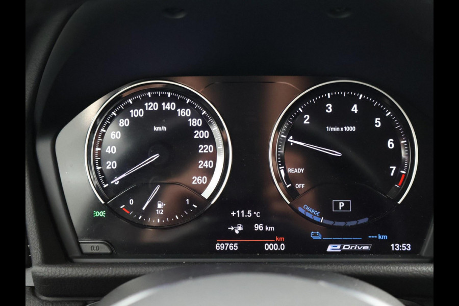 BMW 2 Serie Active Tourer 225xe 224 PK XDRIVE PLUG-IN HYBRID + STOELVERWARMING / AFN. TREKHAAK / NAVIGATIE