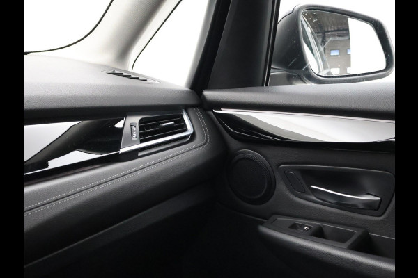 BMW 2 Serie Active Tourer 225xe 224 PK XDRIVE PLUG-IN HYBRID + STOELVERWARMING / AFN. TREKHAAK / NAVIGATIE