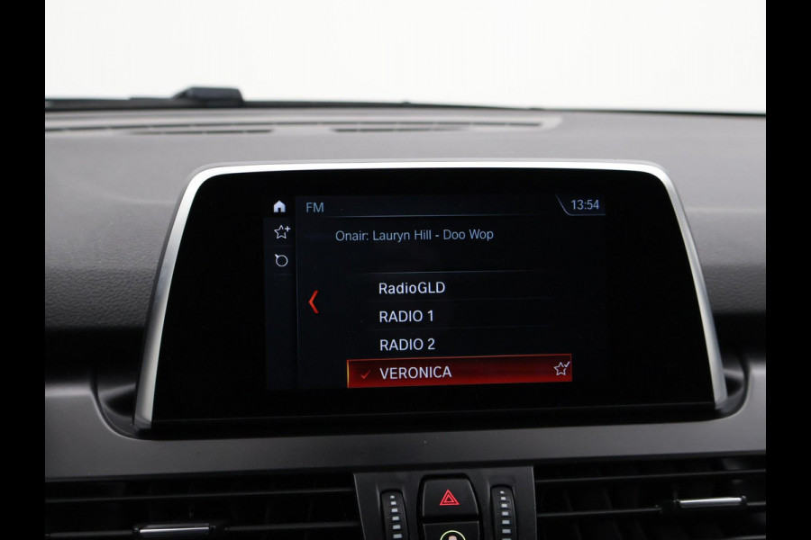 BMW 2 Serie Active Tourer 225xe 224 PK XDRIVE PLUG-IN HYBRID + STOELVERWARMING / AFN. TREKHAAK / NAVIGATIE