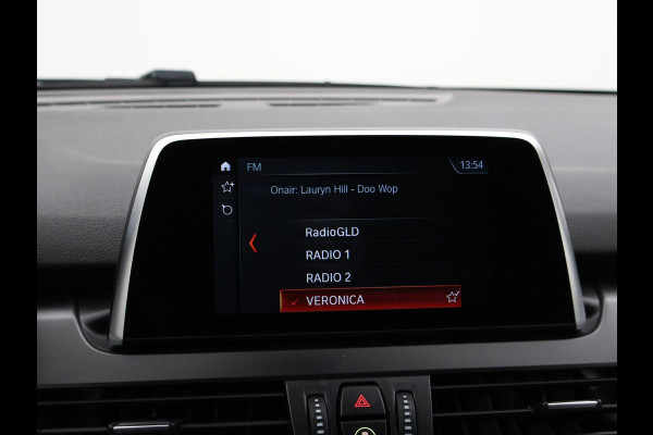 BMW 2 Serie Active Tourer 225xe 224 PK XDRIVE PLUG-IN HYBRID + STOELVERWARMING / AFN. TREKHAAK / NAVIGATIE