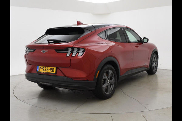 Ford Mustang Mach-E 75kWh LUCID RED + STUURVERW. / ADAPTIVE CRUISE / CARPLAY