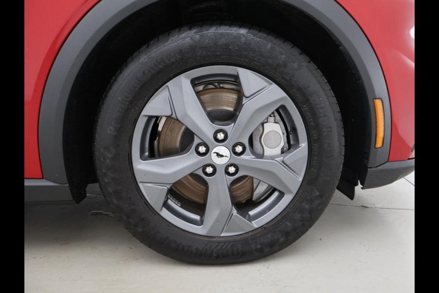 Ford Mustang Mach-E 75kWh LUCID RED + STUURVERW. / ADAPTIVE CRUISE / CARPLAY