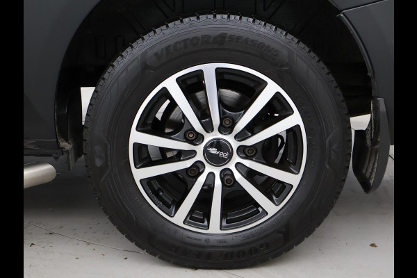 Ford Transit Custom 320 2.0 TDCI 130 PK L2H1 TREND + 2800 KG TREKHAAK / APPLE CARPLAY / CAMERA / STOELVERW.