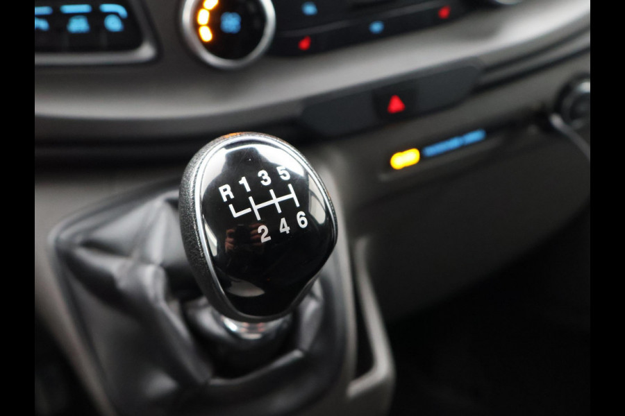 Ford Transit Custom 320 2.0 TDCI 130 PK L2H1 TREND + 2800 KG TREKHAAK / APPLE CARPLAY / CAMERA / STOELVERW.