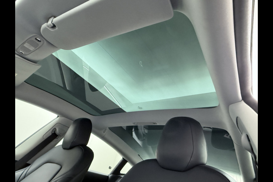 Tesla Model 3 RWD SR+ 325PK Lmv 18" AutoPilot FSD 2.5 Leder PanoDak Adaptive-Cruise Lmv Camera's Elektr.-Stuur+Stoelen+Spiegels+Geheugen+Easy- Navi LED Comfortstoelen ACC DAB Voorverwarmen interieur via App Keyless via Telefoonsleutel One-Pedal-Drive Origineel Nederlandse auto tot 11kw laden thuis! 1.584kg licht! Keurige auto!! 1000kg trekvermogen