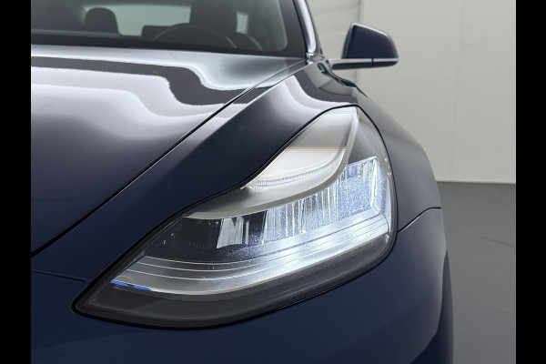Tesla Model 3 RWD SR+ 325PK Lmv 18" AutoPilot FSD 2.5 Leder PanoDak Adaptive-Cruise Lmv Camera's Elektr.-Stuur+Stoelen+Spiegels+Geheugen+Easy- Navi LED Comfortstoelen ACC DAB Voorverwarmen interieur via App Keyless via Telefoonsleutel One-Pedal-Drive Origineel Nederlandse auto tot 11kw laden thuis! 1.584kg licht! Keurige auto!! 1000kg trekvermogen