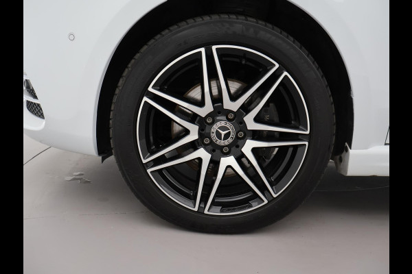 Mercedes-Benz V-Klasse 300d 239 PK AMG SPORT D.C. XL + BURMESTER | LUCHTVERING | STOELVENT.| STANDKACHEL | DISTRONIC+ | 2 ELEKTR. SCHUIFDEUREN