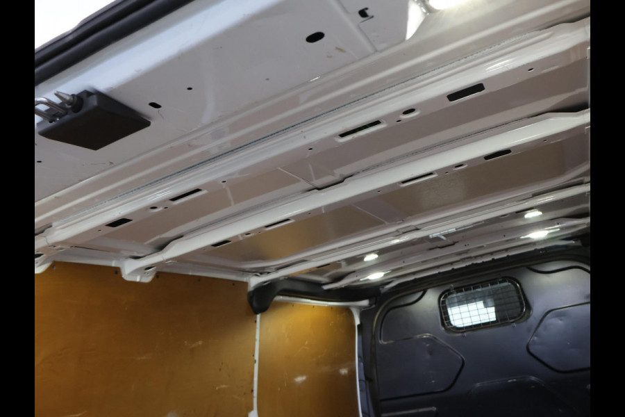 Ford Transit Custom 290 2.0 TDCI 130 PK L2H1 TREND + 2650 KG TREKHAAK / CAMERA / 17 INCH LMV