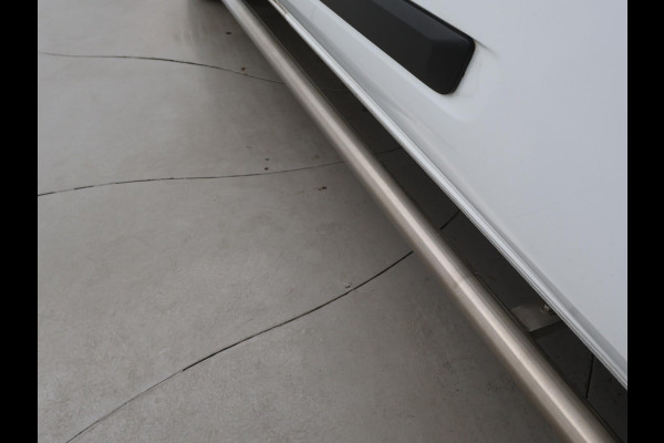 Ford Transit Custom 290 2.0 TDCI 130 PK L2H1 TREND + 2650 KG TREKHAAK / CAMERA / 17 INCH LMV