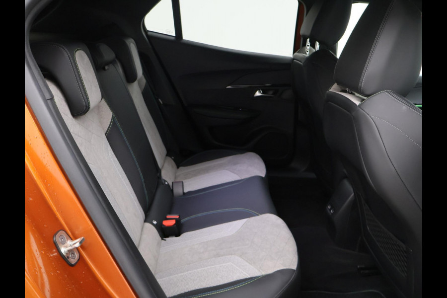 Peugeot e-2008 EV GT PACK 50 kWh + ADAPTIVE CRUISE | APPLE CARPLAY | SFEERVERLICHTING