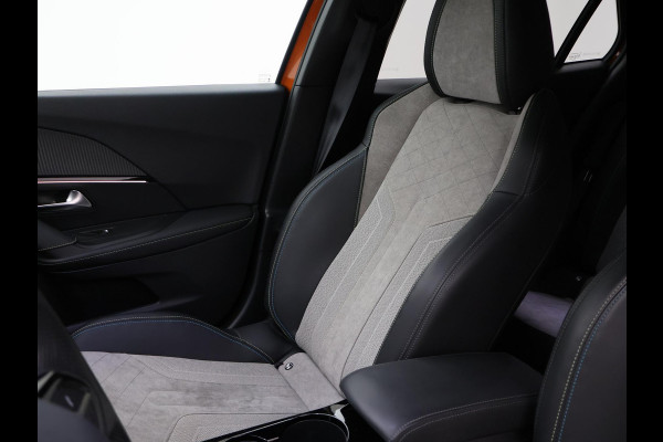 Peugeot e-2008 EV GT PACK 50 kWh + ADAPTIVE CRUISE | APPLE CARPLAY | SFEERVERLICHTING