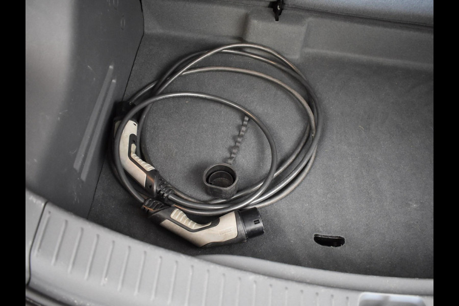 Opel Ampera-E LAUNCH EXECUTIVE 60 KWH *INCL. BTW* + ADAPTIVE CRUISE / APPLE CARPLAY / BOSE / CAMERA / DAB