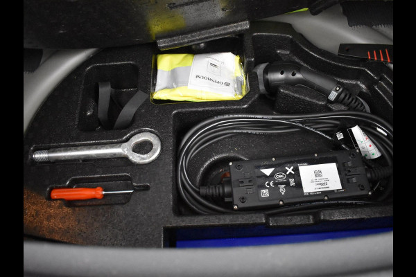 Opel Ampera-E LAUNCH EXECUTIVE 60 KWH *INCL. BTW* + ADAPTIVE CRUISE / APPLE CARPLAY / BOSE / CAMERA / DAB