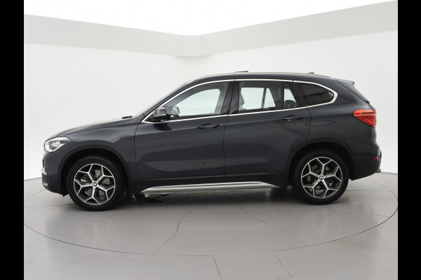 BMW X1 sDrive20i 192 PK AUT. + TREKHAAK | PANORAMA | SPORTSTOELEN LEDER | HEAD-UP | CAMERA | STOELVERWARMING