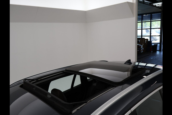 BMW X1 sDrive20i 192 PK AUT. + TREKHAAK | PANORAMA | SPORTSTOELEN LEDER | HEAD-UP | CAMERA | STOELVERWARMING