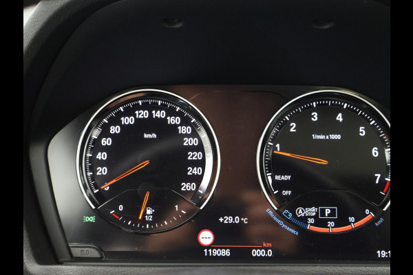 BMW X1 sDrive20i 192 PK AUT. + TREKHAAK | PANORAMA | SPORTSTOELEN LEDER | HEAD-UP | CAMERA | STOELVERWARMING