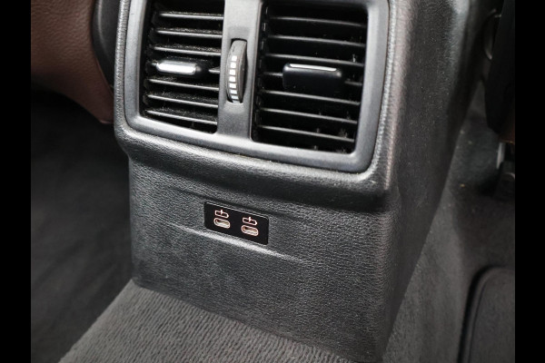 BMW X1 sDrive20i 192 PK AUT. + TREKHAAK | PANORAMA | SPORTSTOELEN LEDER | HEAD-UP | CAMERA | STOELVERWARMING