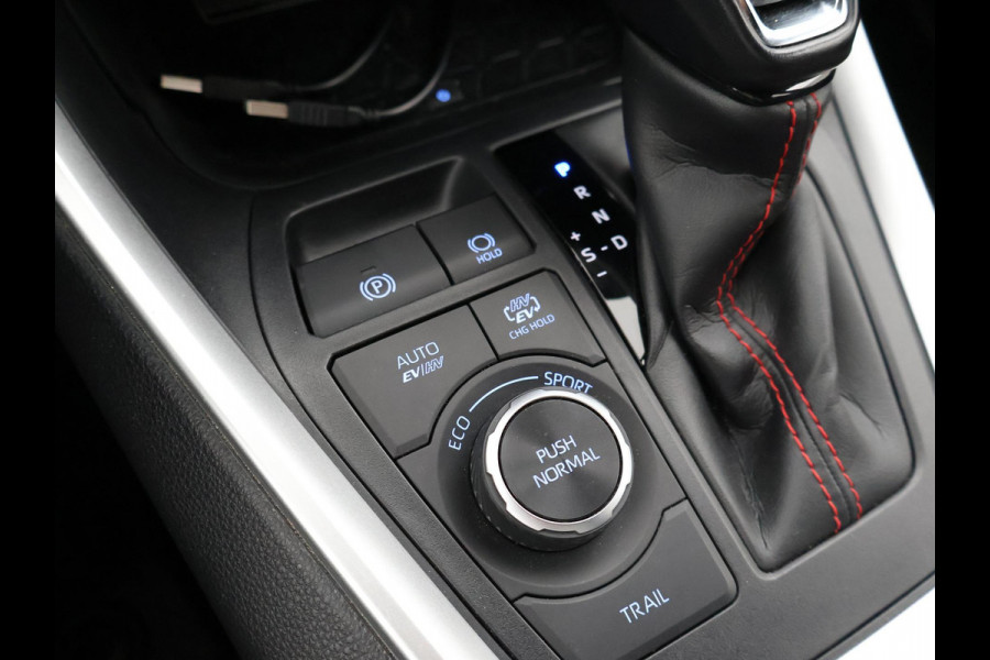 Toyota RAV4 2.5 PLUG-IN PHEV HYBRID AWD 4WD 306 PK + TREKHAAK | STOELVERW. | CAMERA | LED | APPLE CARPLAY | 18 INCH