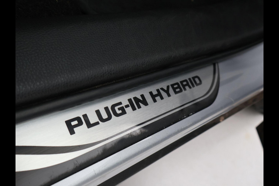 Toyota RAV4 2.5 PLUG-IN PHEV HYBRID AWD 4WD 306 PK + TREKHAAK | STOELVERW. | CAMERA | LED | APPLE CARPLAY | 18 INCH