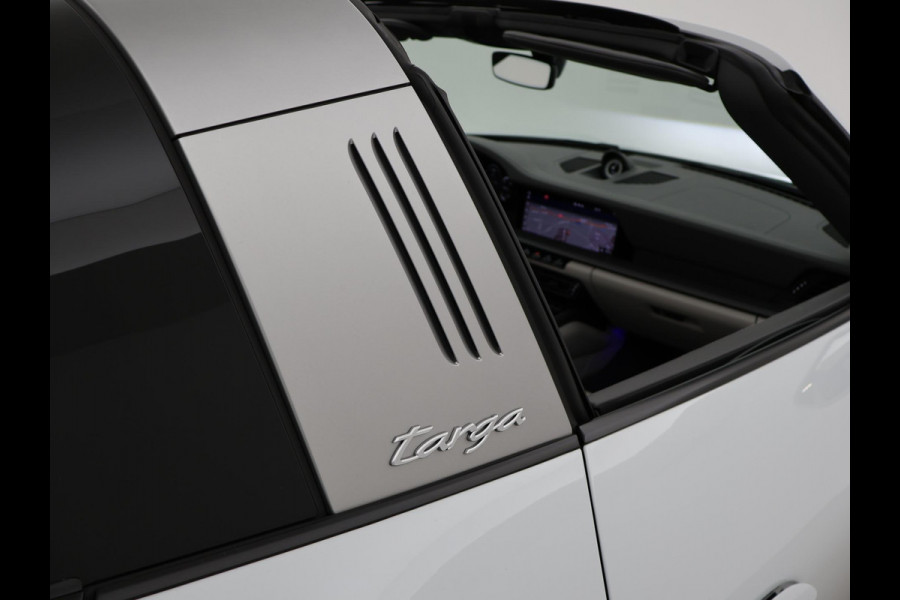 Porsche 911 TARGA 4S 3.0 992 ORIG. NL *17.979 KM* + SPORTUITLAAT / SFEERVERLICHTING / 360 CAMERA