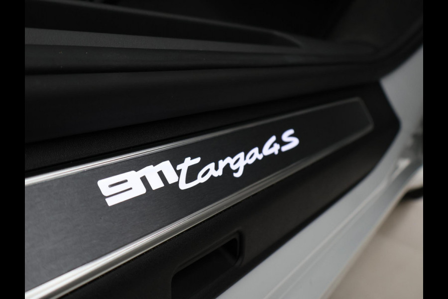 Porsche 911 TARGA 4S 3.0 992 ORIG. NL *17.979 KM* + SPORTUITLAAT / SFEERVERLICHTING / 360 CAMERA