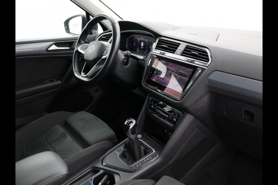 Volkswagen Tiguan 1.5 TSI + WEGKL. TREKHAAK | VIRTUAL COCKPIT | STUUR/STOELVERW. | CAMERA | ADAPTIVE CRUISE | MASSAGE