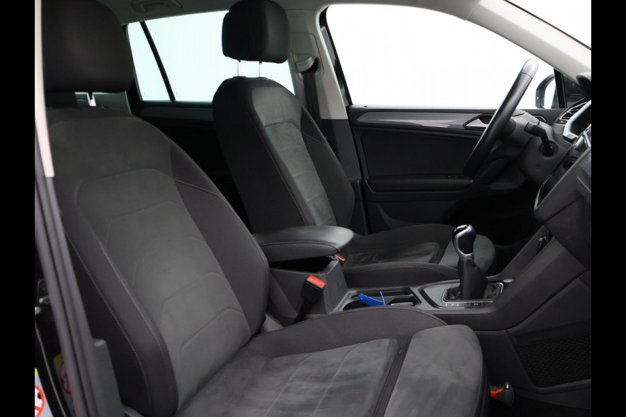 Volkswagen Tiguan 1.5 TSI + WEGKL. TREKHAAK | VIRTUAL COCKPIT | STUUR/STOELVERW. | CAMERA | ADAPTIVE CRUISE | MASSAGE