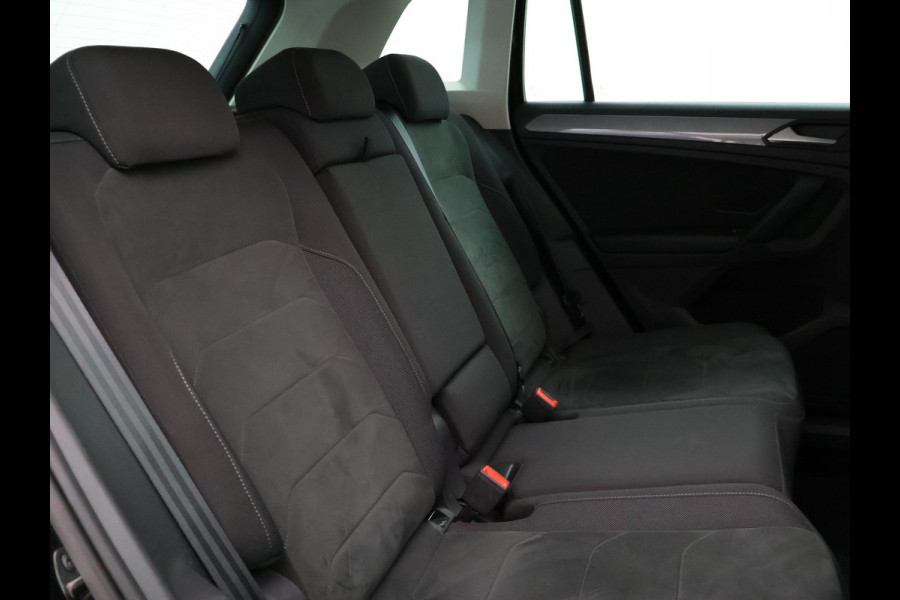 Volkswagen Tiguan 1.5 TSI + WEGKL. TREKHAAK | VIRTUAL COCKPIT | STUUR/STOELVERW. | CAMERA | ADAPTIVE CRUISE | MASSAGE