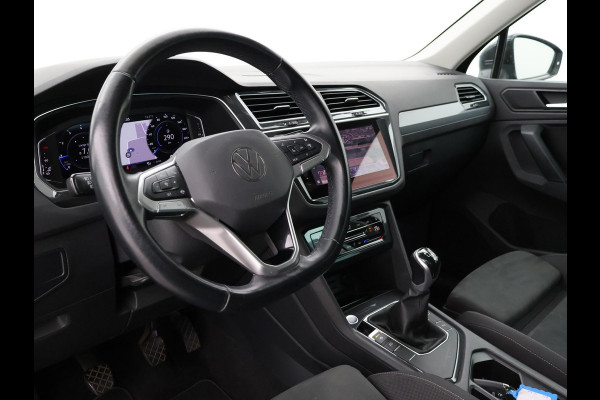 Volkswagen Tiguan 1.5 TSI + WEGKL. TREKHAAK | VIRTUAL COCKPIT | STUUR/STOELVERW. | CAMERA | ADAPTIVE CRUISE | MASSAGE